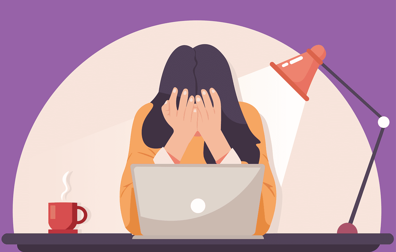 estudiantes estresada con una laptop, una taza y lámpara en su escritorio, fondo morado y un medio círculo color beige claro